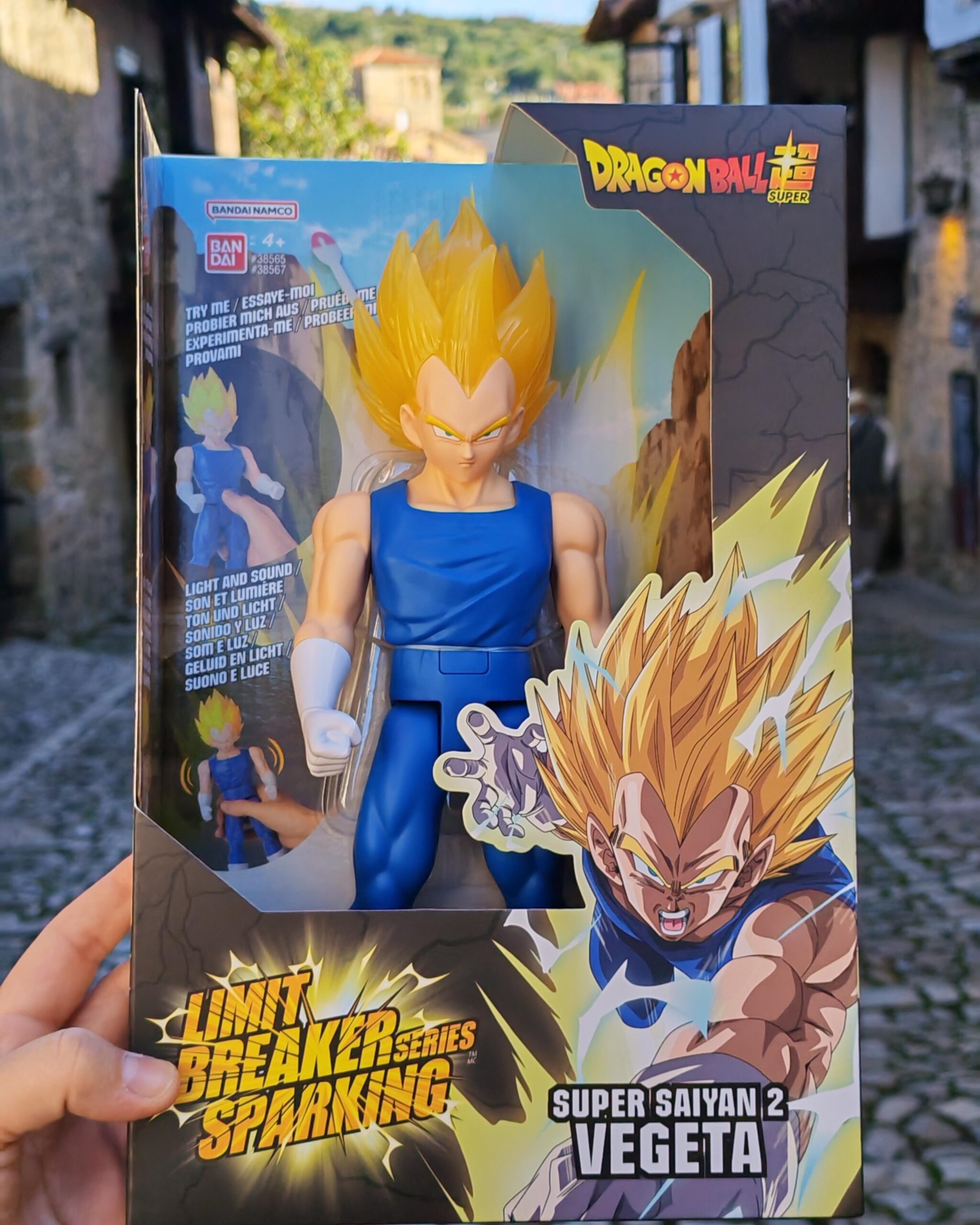 Figura Dragon Ball Super Saiyan 2 Vegeta en Da Vinci Santillana del Mar