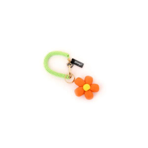 Llavero flor naranja de poliéster con centro amarillo, espiral verde lima y anilla metálica para bolsos y mochilas