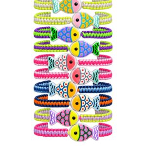 Pulseras Pececitos del Cantábrico de macramé hechas a mano en Santillana del Mar, cinco modelos de colores
